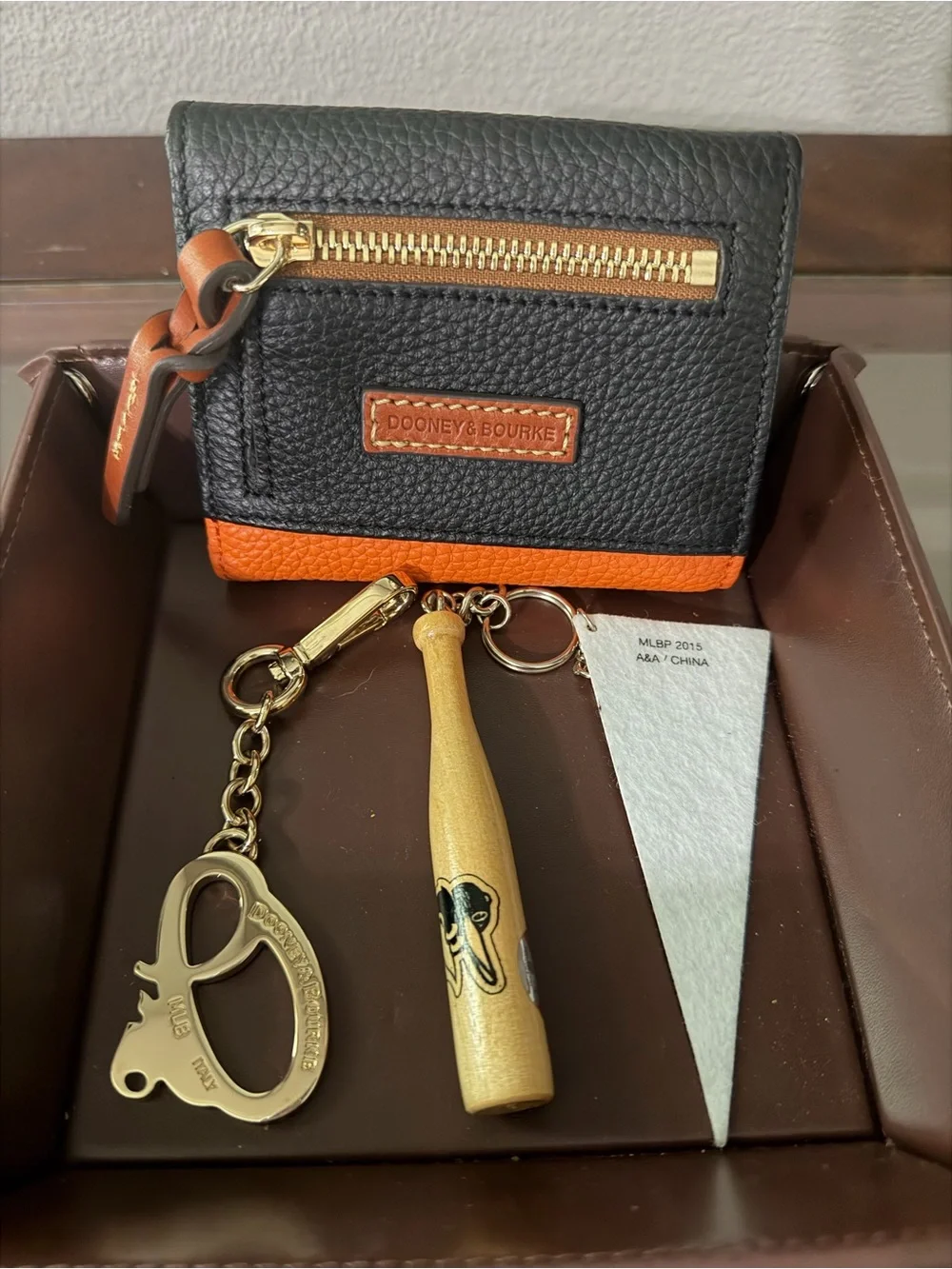 Dooney & Bourke bat bourke